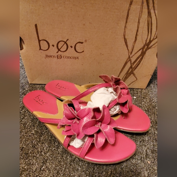 2/$45 like new BOC floral sandlea - Picture 4 of 16